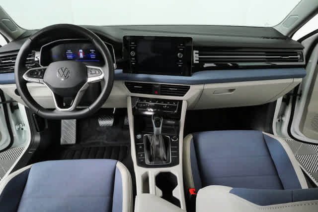 Certified 2025 Volkswagen Jetta SE w/ Black Wheel Package FWD image 20