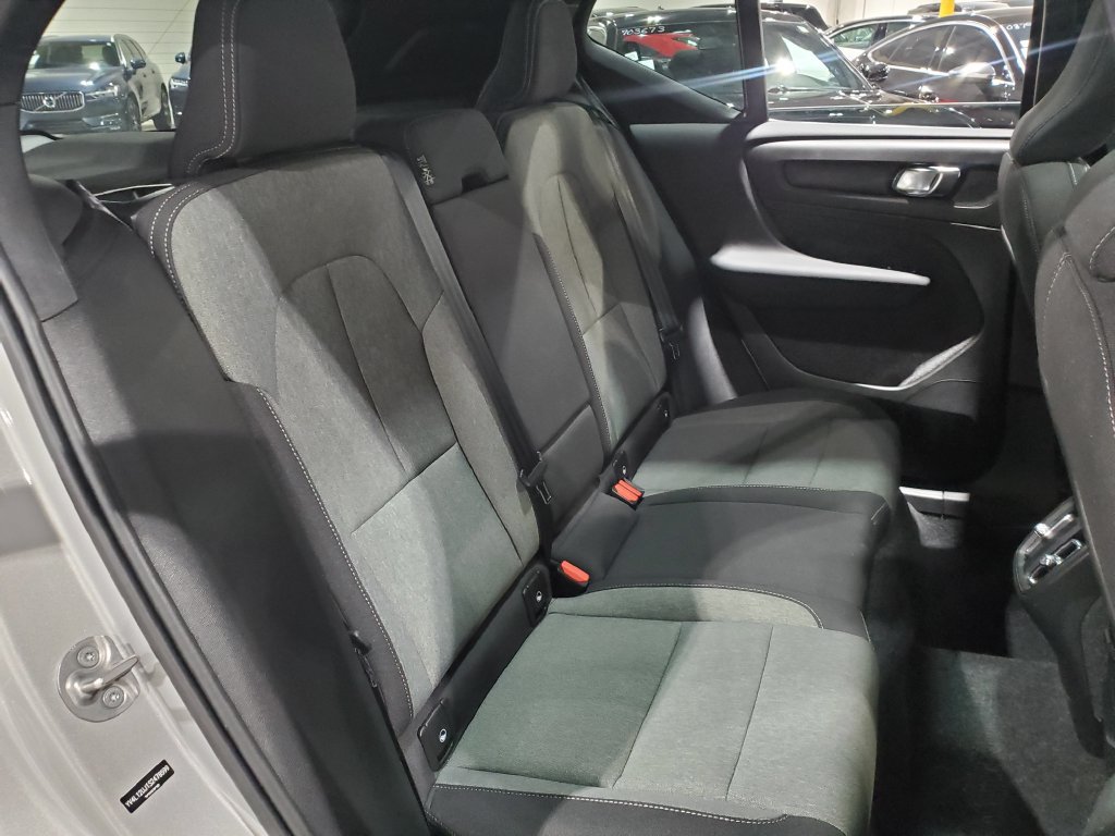 Used 2025 Volvo XC40 B5 Core AWD/4WD image 20