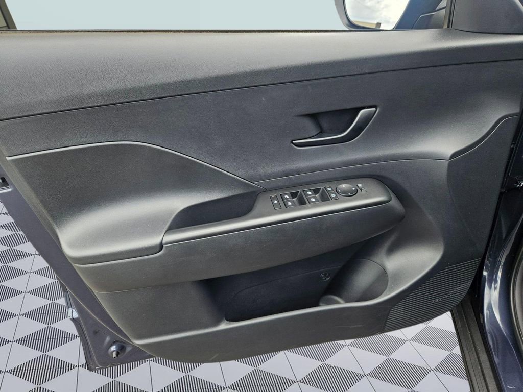 Certified 2025 Hyundai Kona SEL AWD/4WD image 10