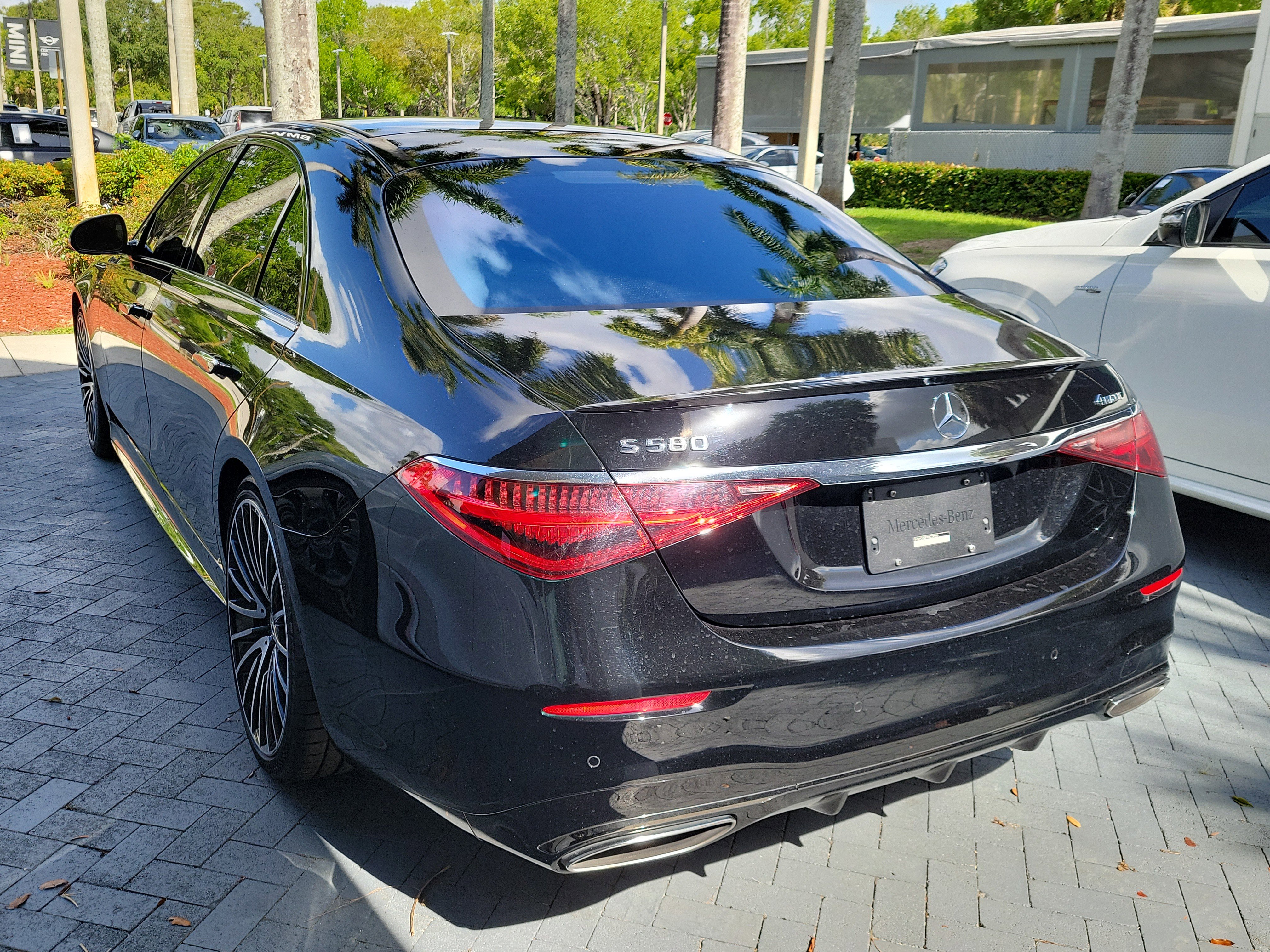 Used 2023 Mercedes-Benz S 580 4MATIC Sedan image 3
