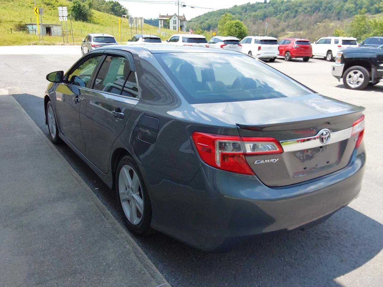 Used 2013 Toyota Camry SE FWD image 5