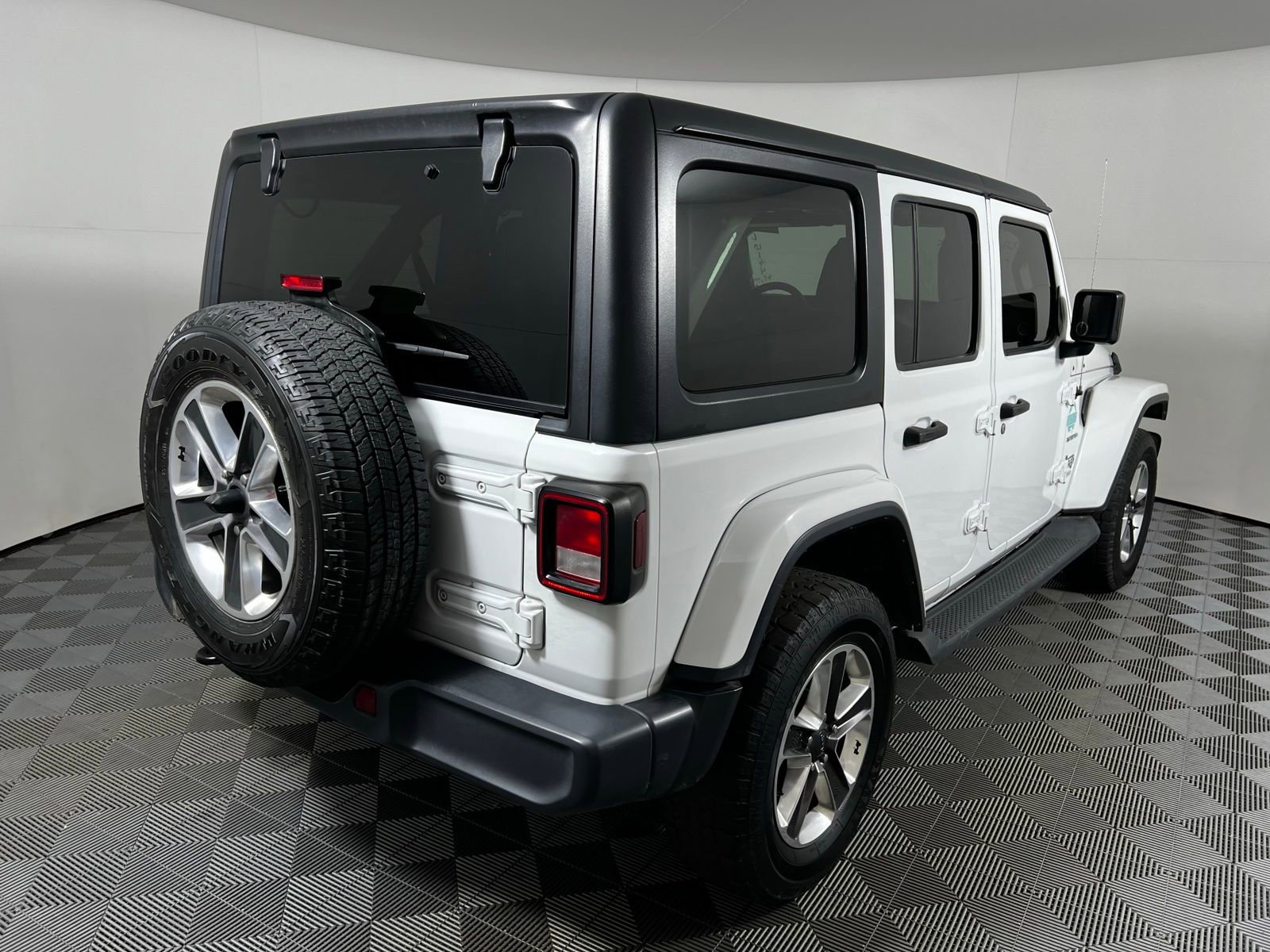 Used 2020 Jeep Wrangler Unlimited Sahara image 5