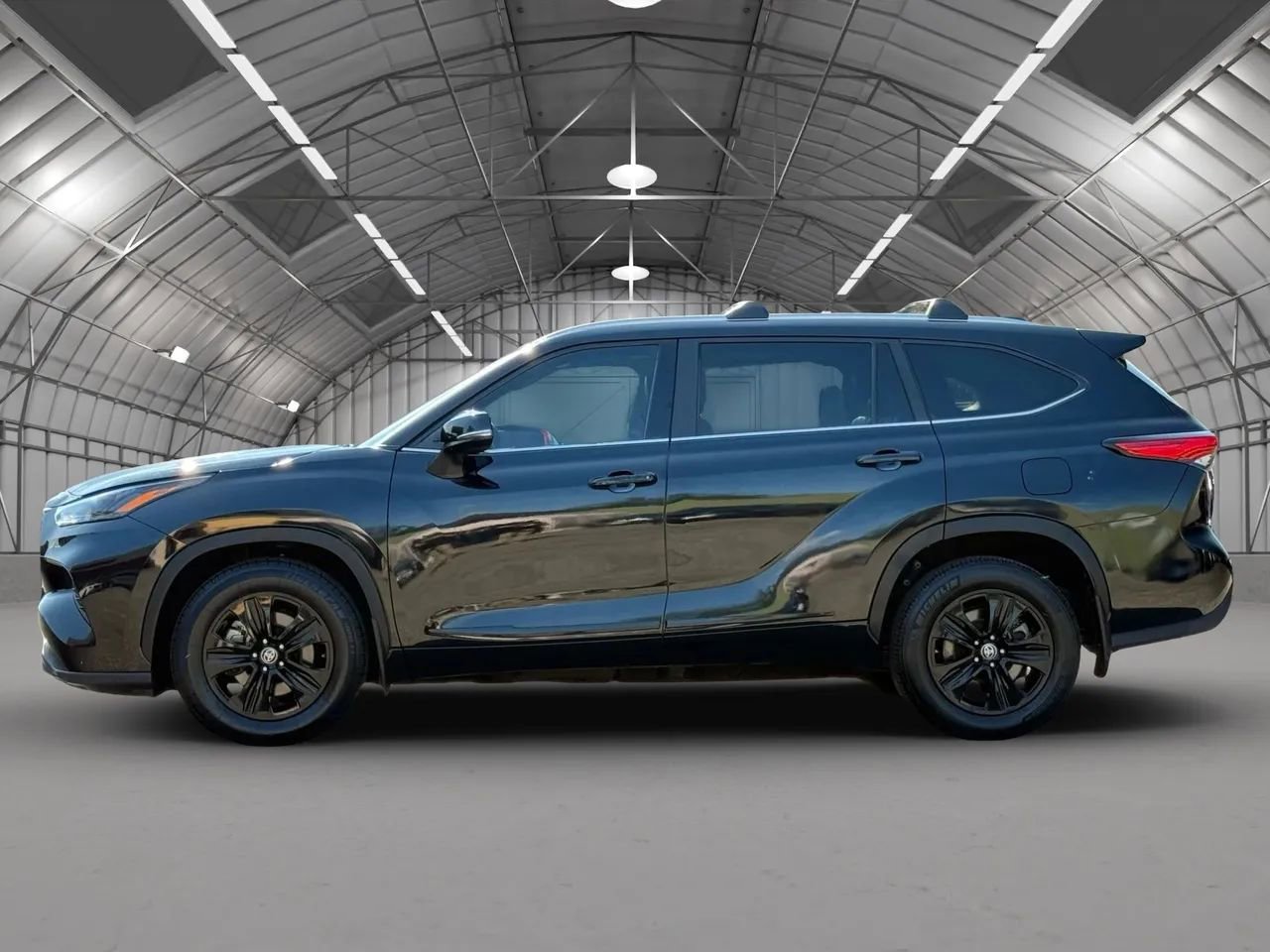 Used 2023 Toyota Highlander XLE image 4