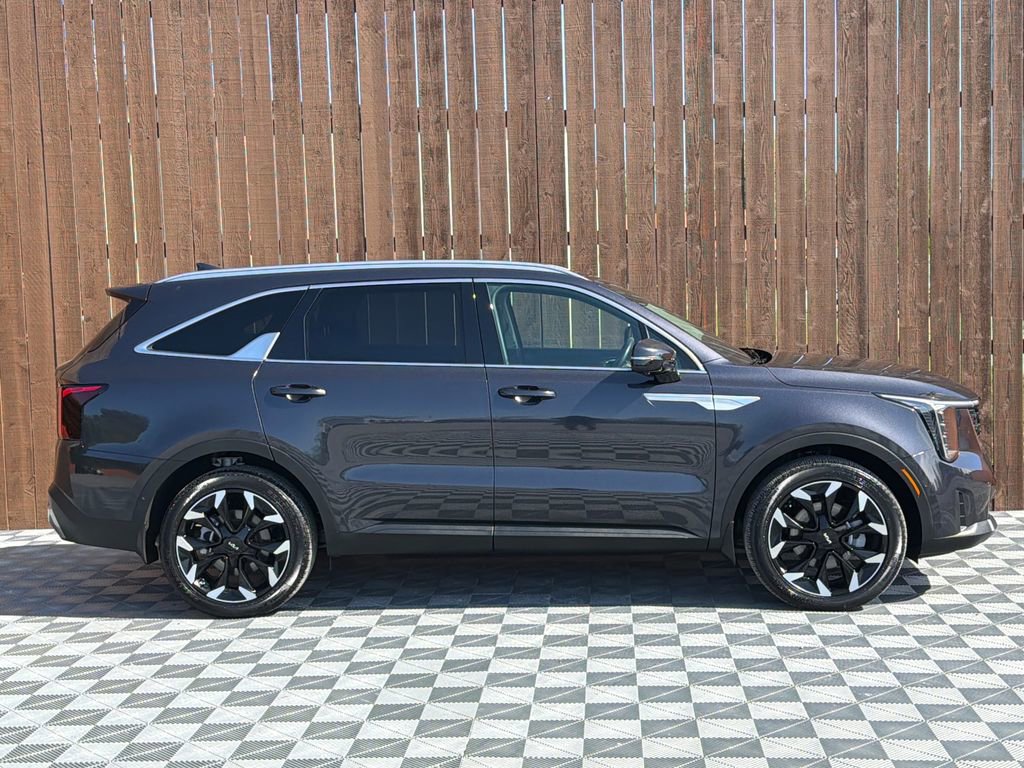 Used 2025 Kia Sorento SX image 13