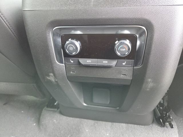 New 2025 Chevrolet Suburban Premier image 14