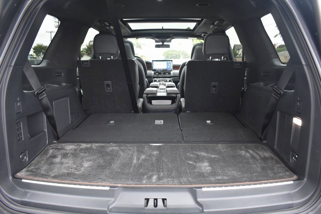 Used 2024 Lincoln Navigator Black Label image 8