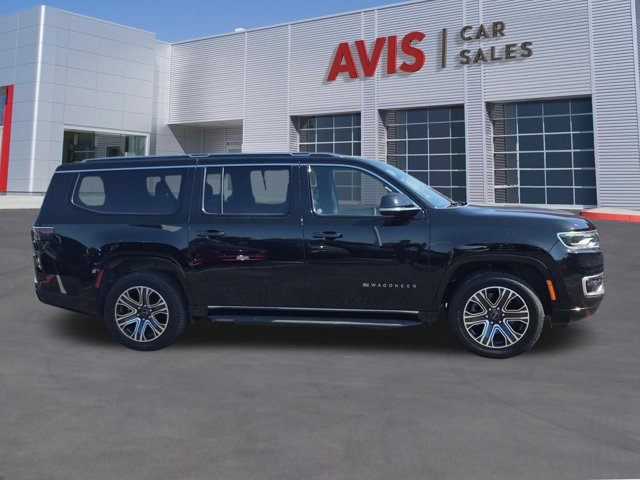 Used 2025 Jeep Wagoneer L Series II AWD/4WD image 4