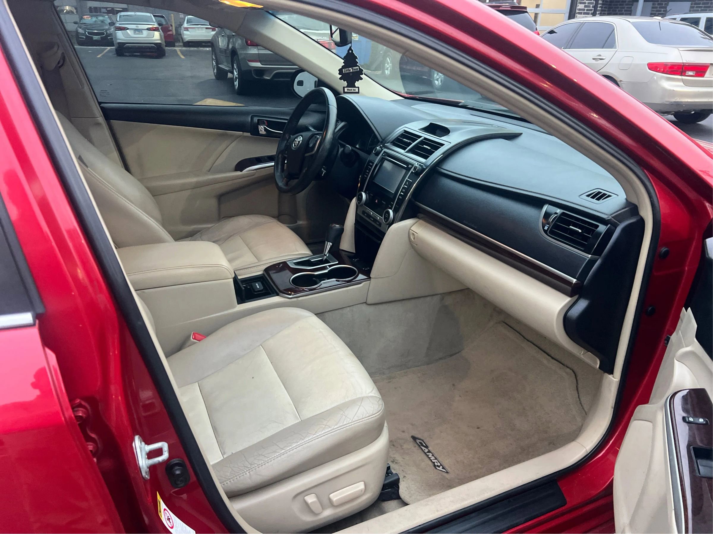 Used 2012 Toyota Camry XLE image 25