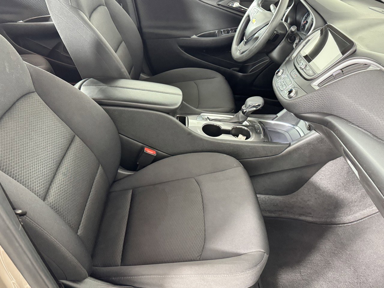 Used 2025 Chevrolet Malibu LT image 8