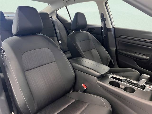 Used 2025 Nissan Altima 2.5 SV FWD image 14