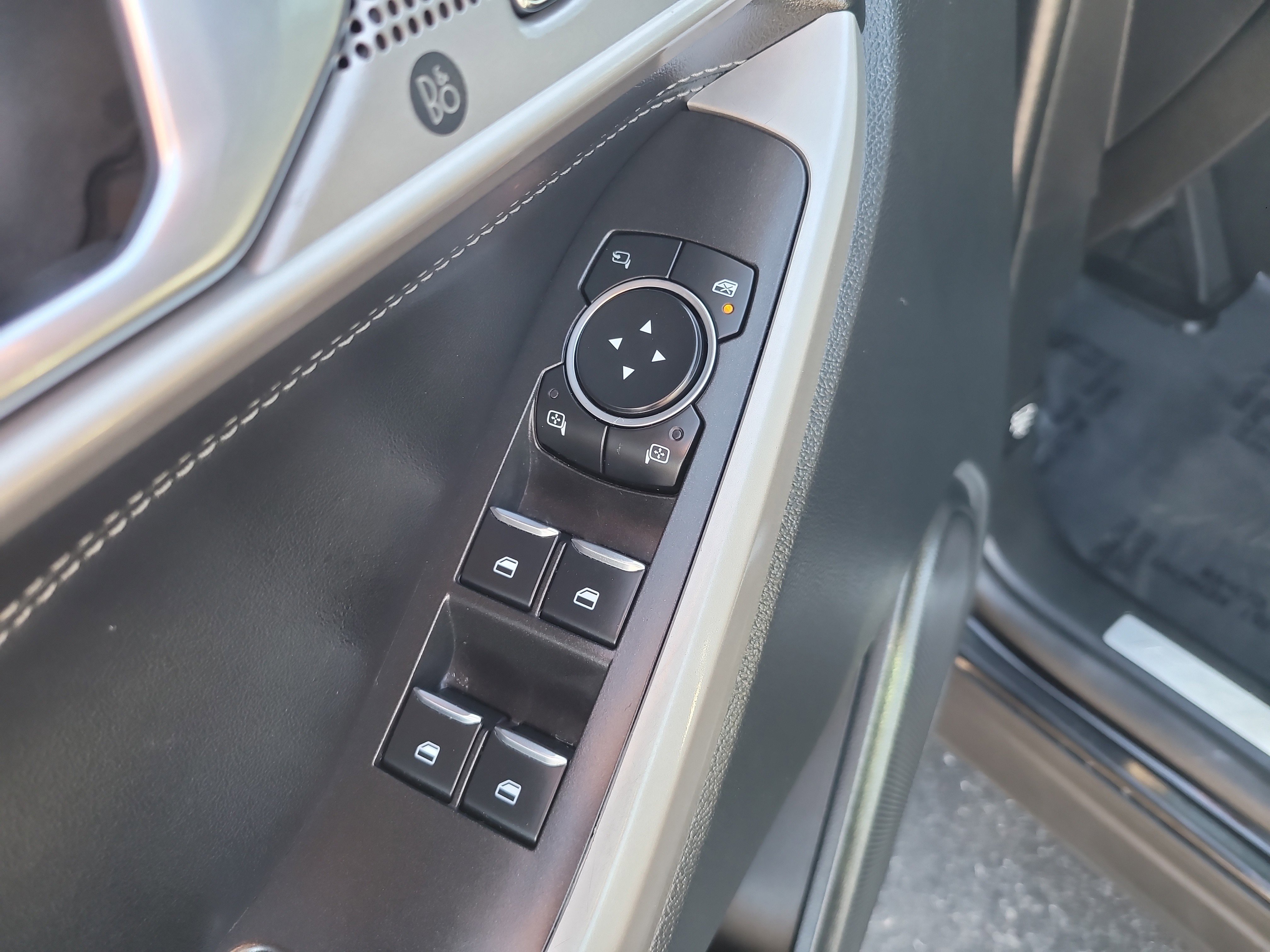 Used 2024 Ford Explorer Limited image 16