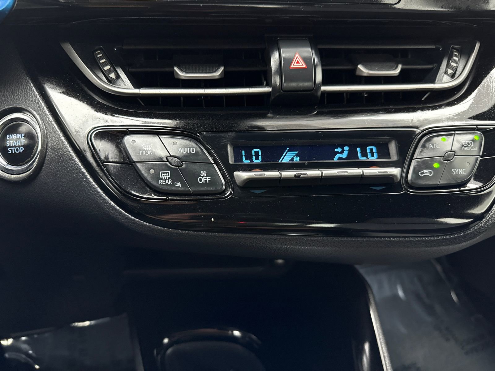 Used 2019 Toyota C-HR XLE FWD image 29