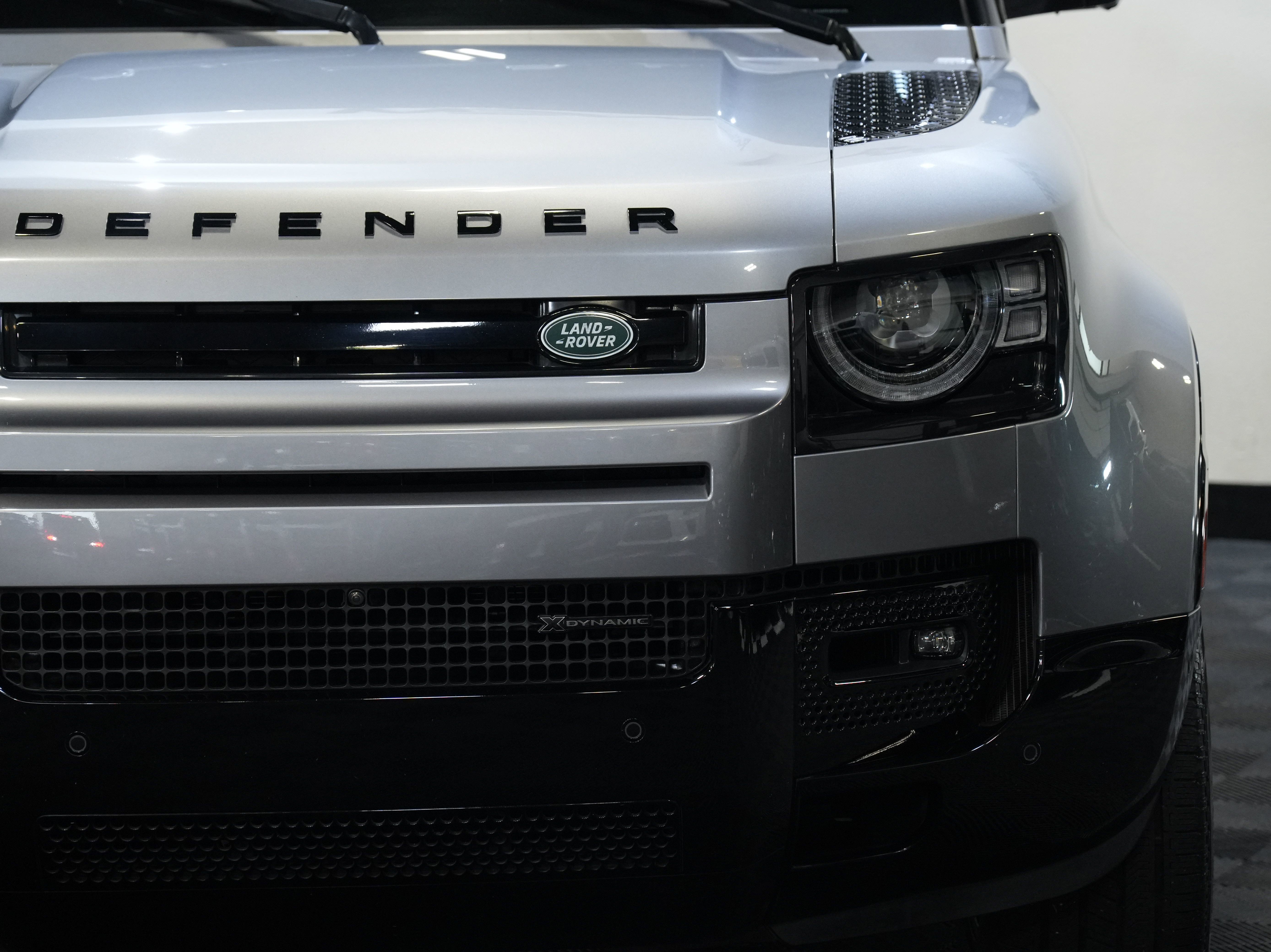Used 2023 Land Rover Defender 130 X-Dynamic SE AWD/4WD image 10