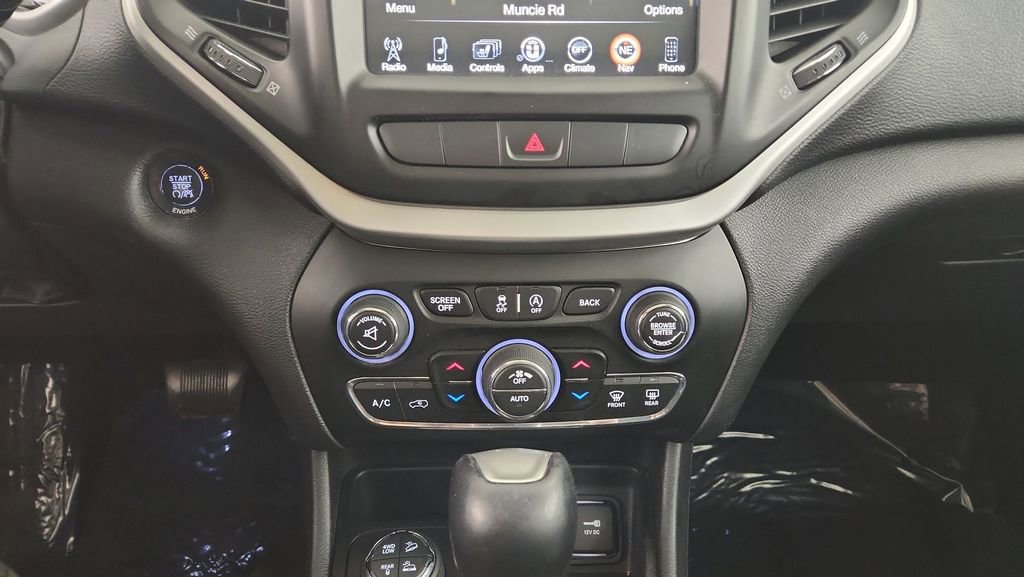 Used 2015 Jeep Cherokee Trailhawk w/ Comfort/Convenience Group AWD/4WD image 17