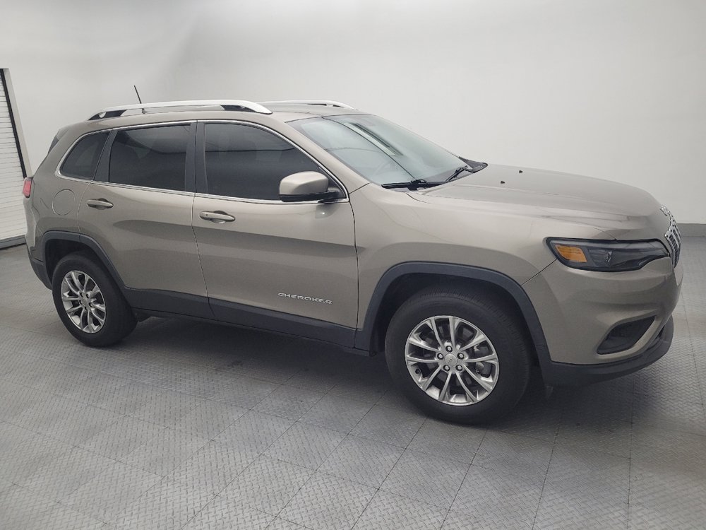Used 2019 Jeep Cherokee Latitude Plus w/ Cold Weather Group AWD/4WD image 11