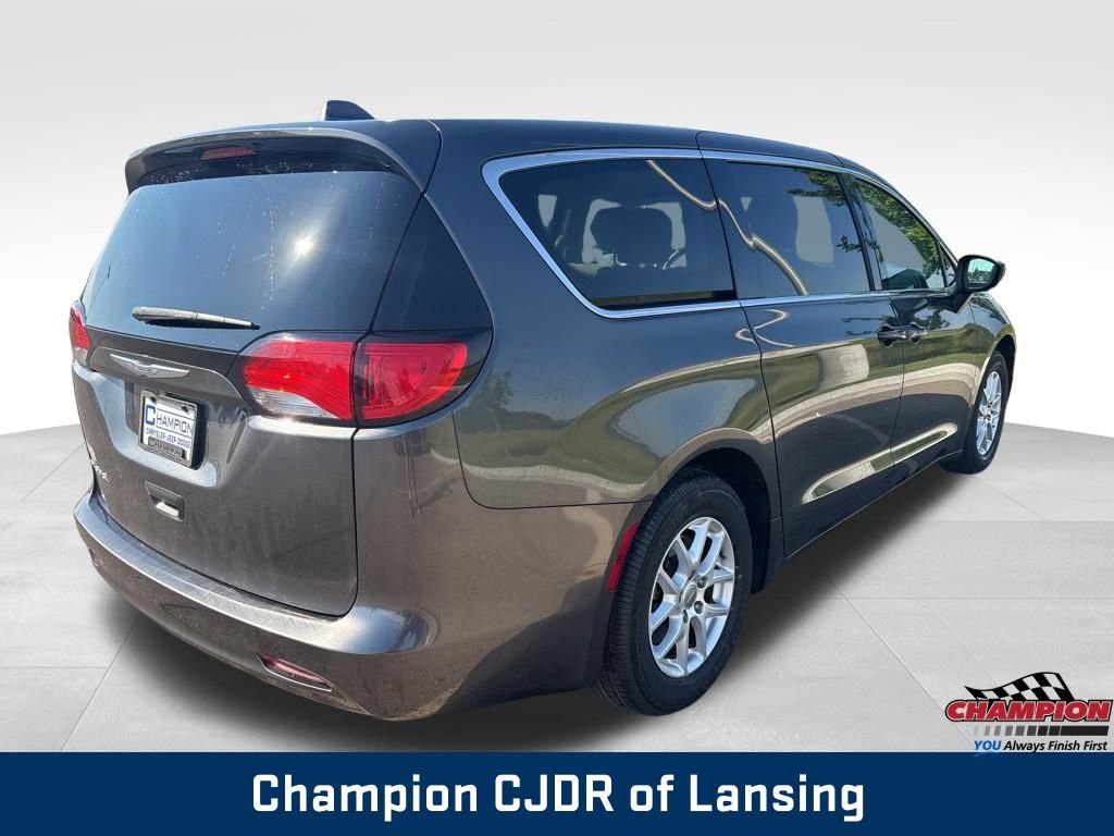 Used 2017 Chrysler Pacifica Touring FWD image 8