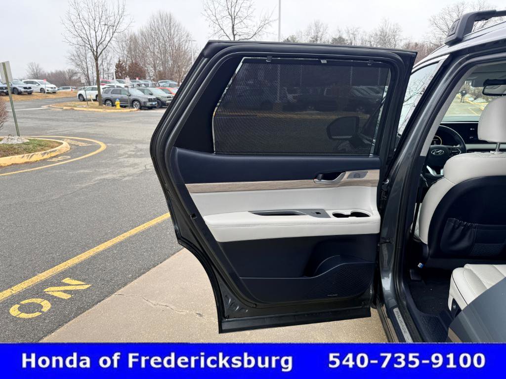 Used 2022 Hyundai Palisade Limited w/ Winter Package image 20