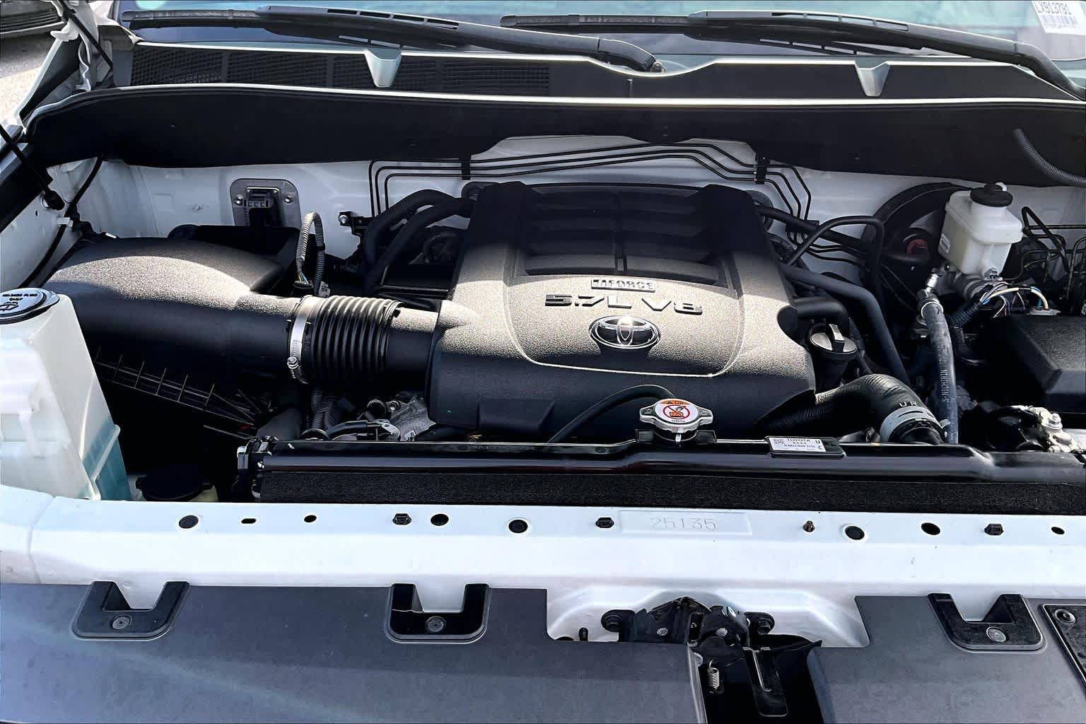 Used 2020 Toyota Tundra SR5 w/ SR5 Convenience Package AWD/4WD image 31