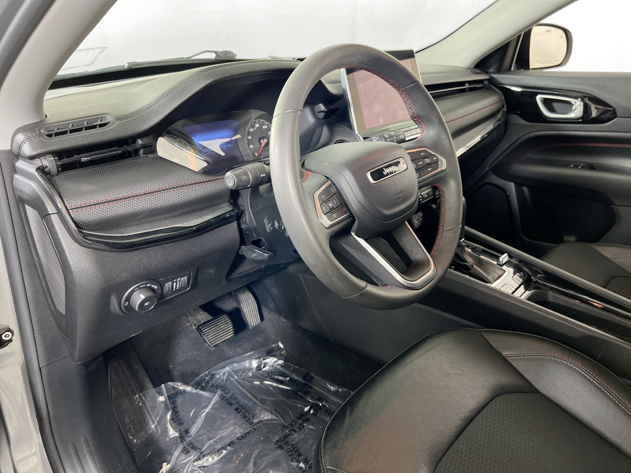 Used 2022 Jeep Compass Trailhawk AWD/4WD image 9