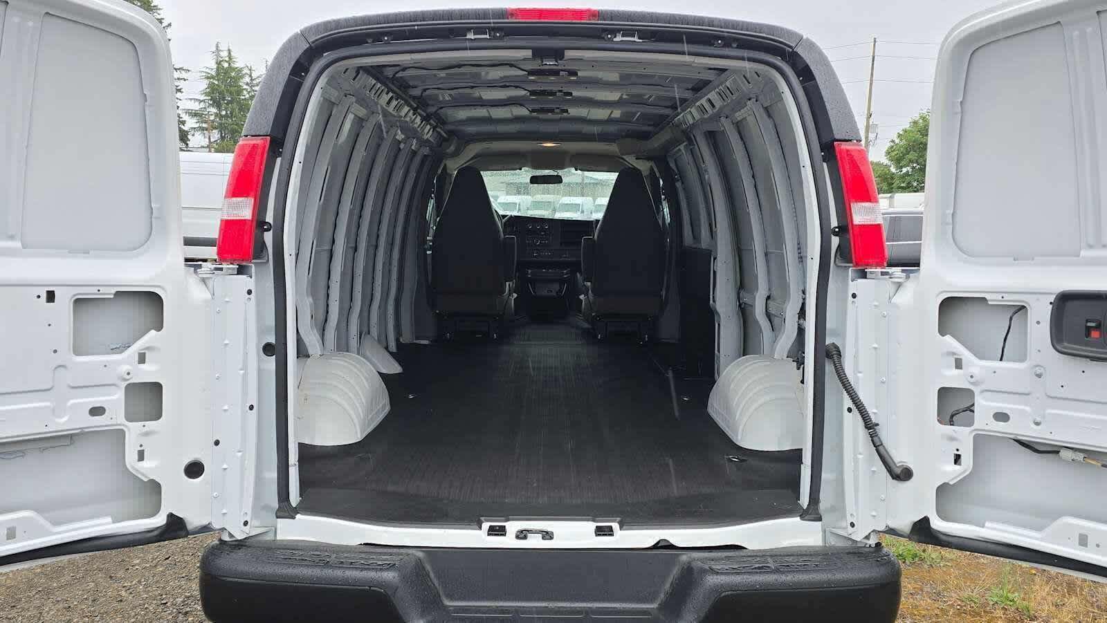 Used 2025 Chevrolet Express 2500 Extended w/ Driver Convenience Package RWD image 22