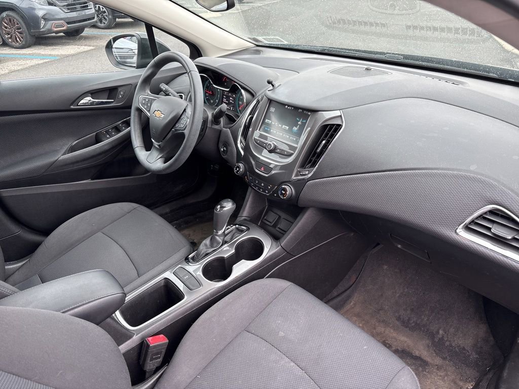 Used 2018 Chevrolet Cruze LT w/ Convenience Package image 8