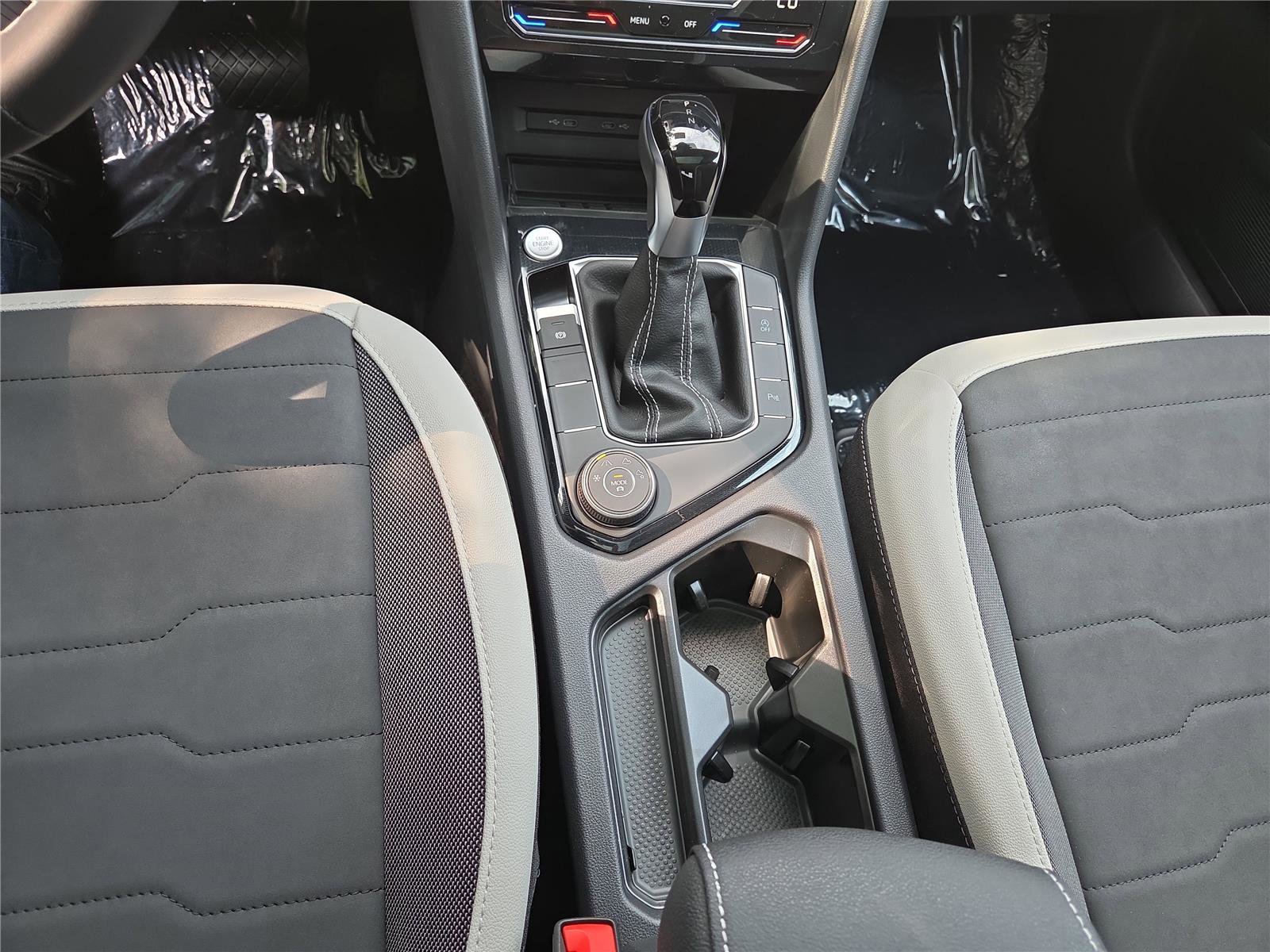 New 2025 Volkswagen Taos SE image 24