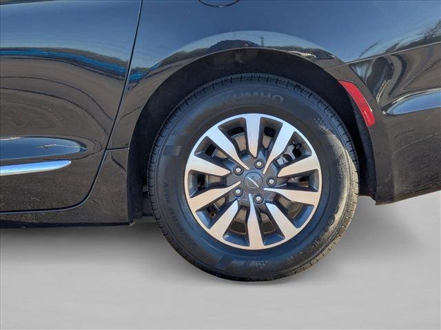 Used 2023 Chrysler Pacifica Limited image 23