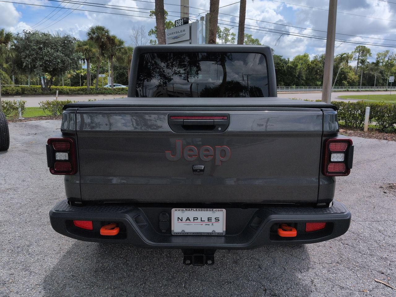 Used 2024 Jeep Gladiator Mojave w/ Technology Group AWD/4WD image 6