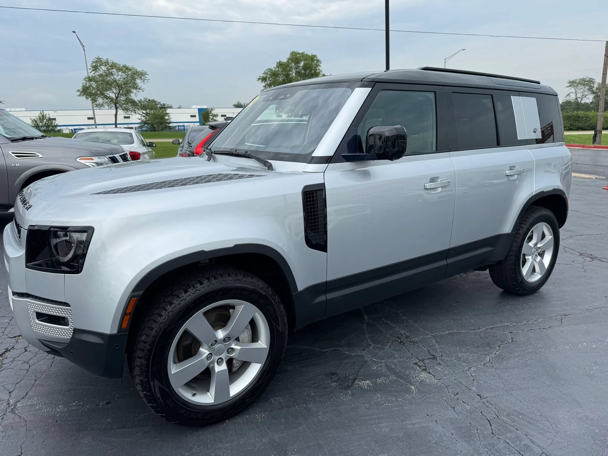 Used 2020 Land Rover Defender 110 HSE AWD/4WD image 3