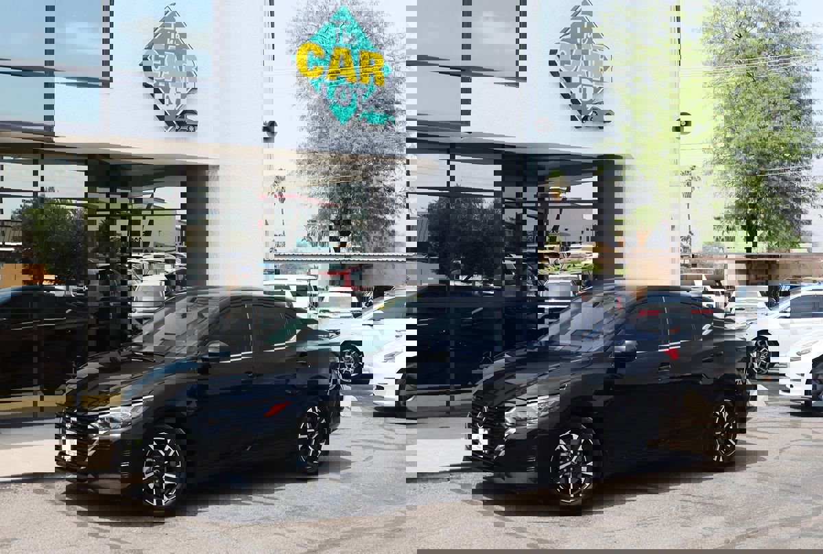 Used 2025 Nissan Sentra SV image 3