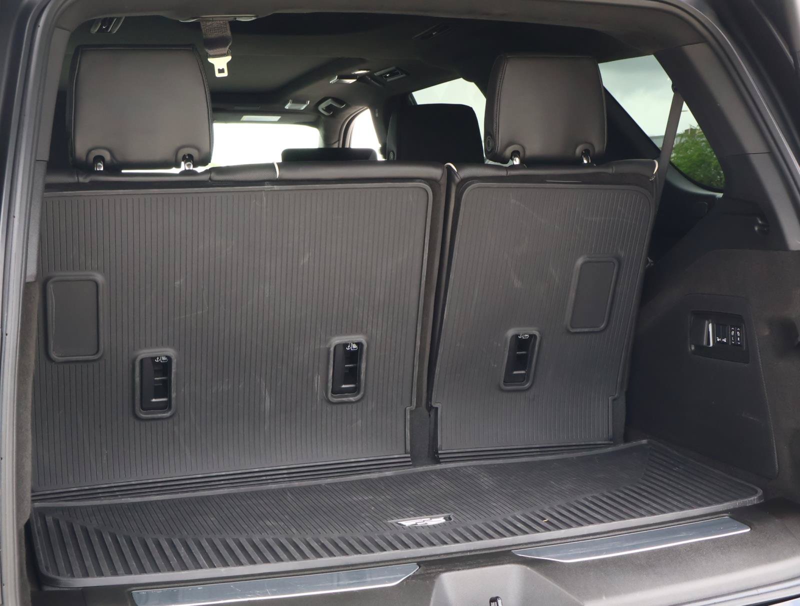 Used 2025 Cadillac Escalade Sport Platinum w/ LPO, Floor Liner Package AWD/4WD image 31