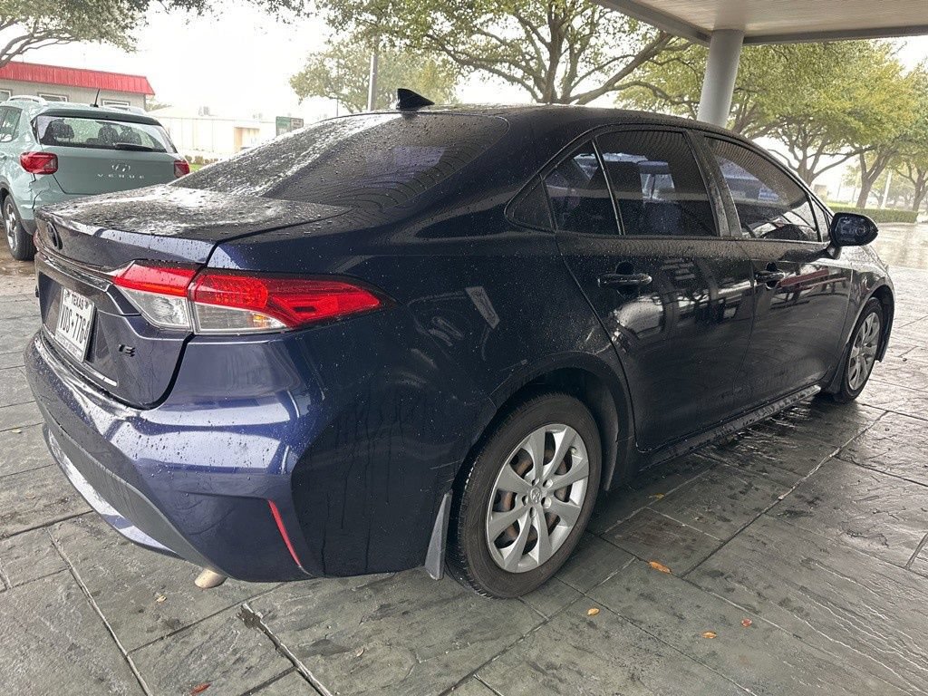 Used 2021 Toyota Corolla LE FWD image 9
