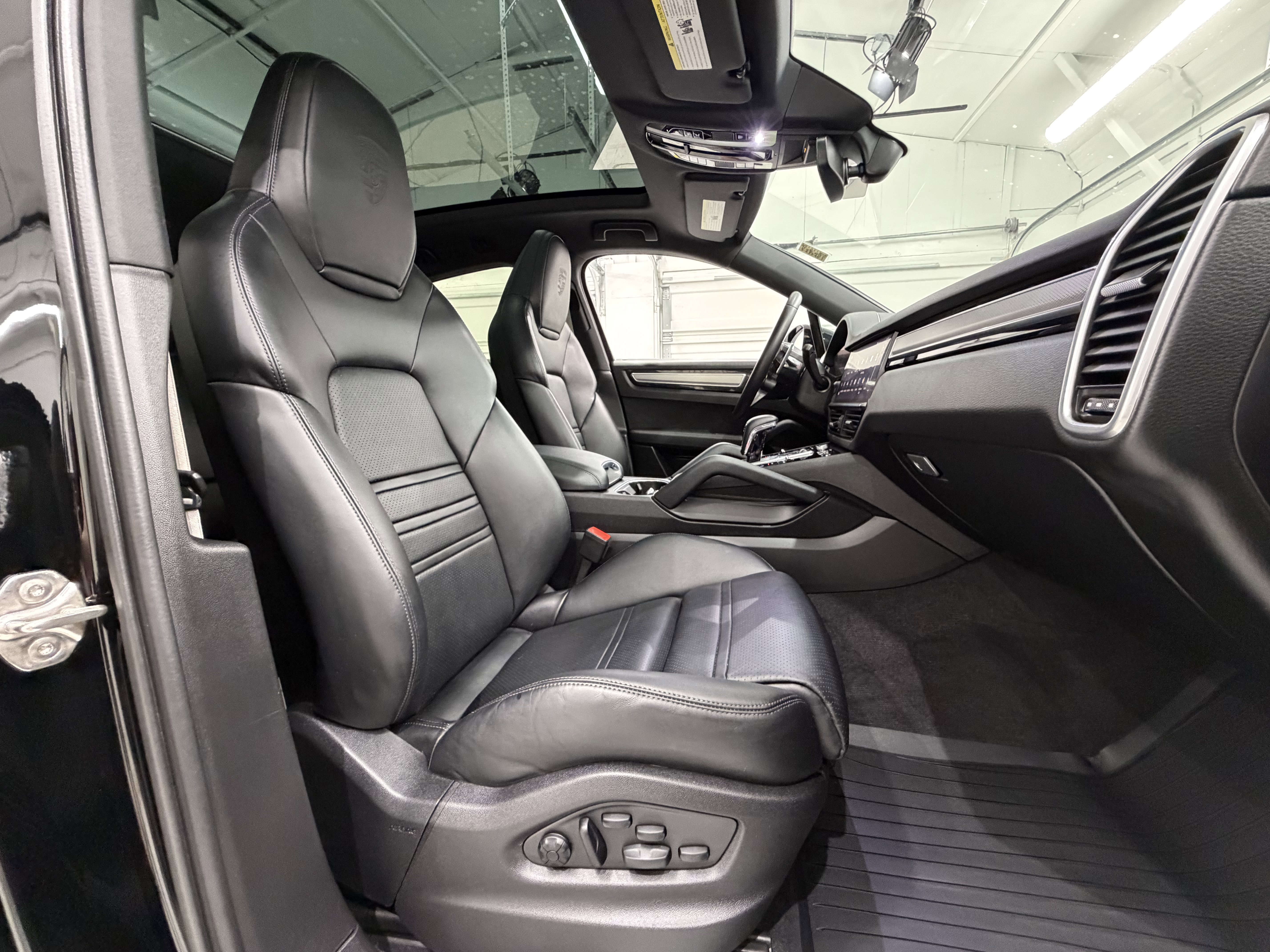 Certified 2022 Porsche Cayenne S image 23