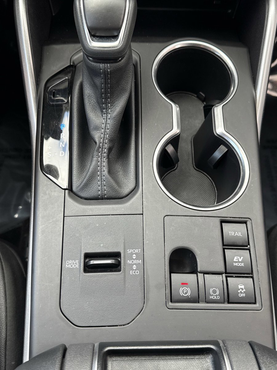 Used 2025 Toyota Highlander XLE image 31