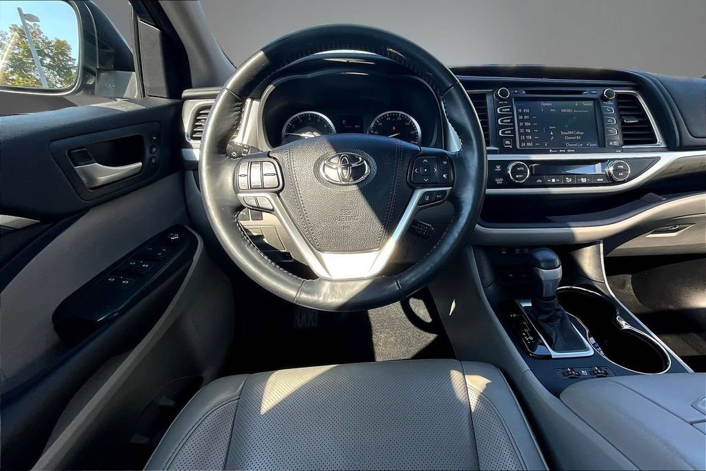 Used 2018 Toyota Highlander Limited Platinum AWD/4WD image 8