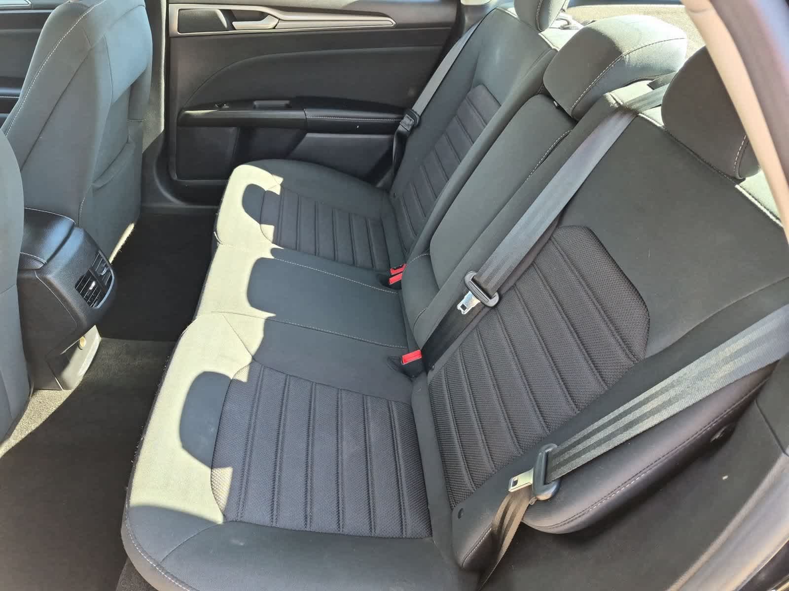 Used 2019 Ford Fusion SE FWD image 20