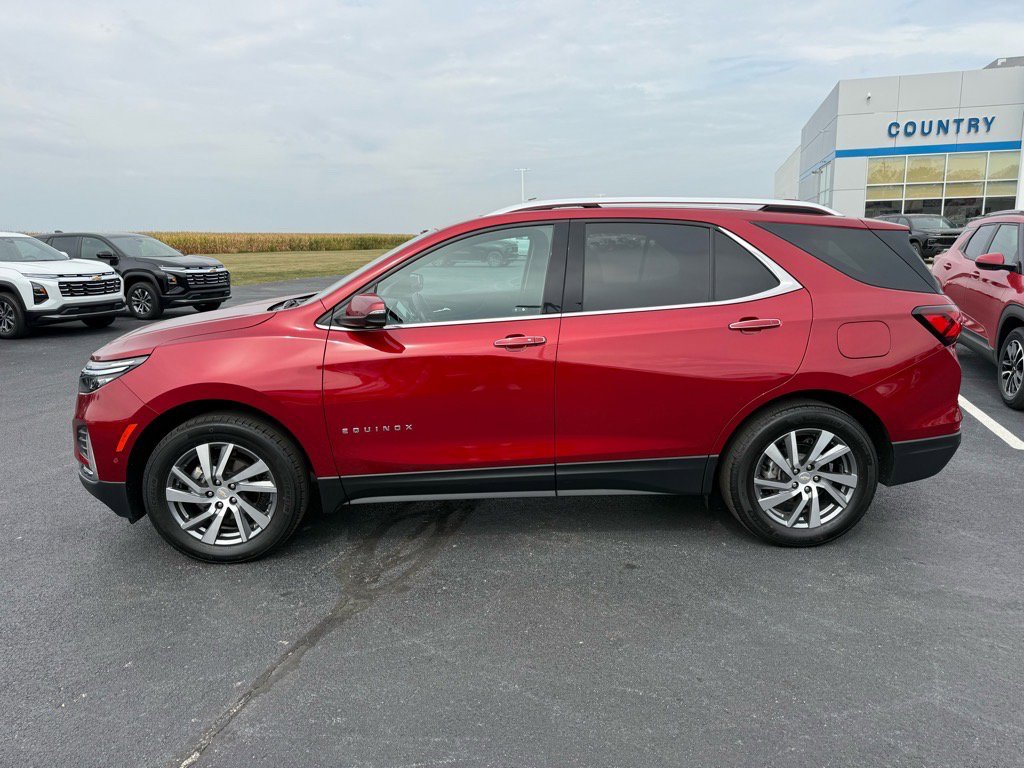Used 2023 Chevrolet Equinox Premier image 2
