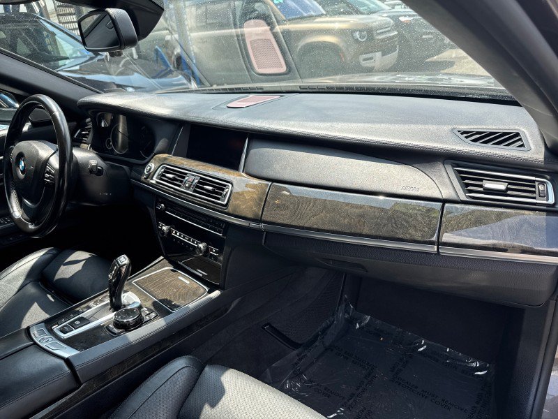 Used 2015 BMW 750Li xDrive AWD/4WD image 56