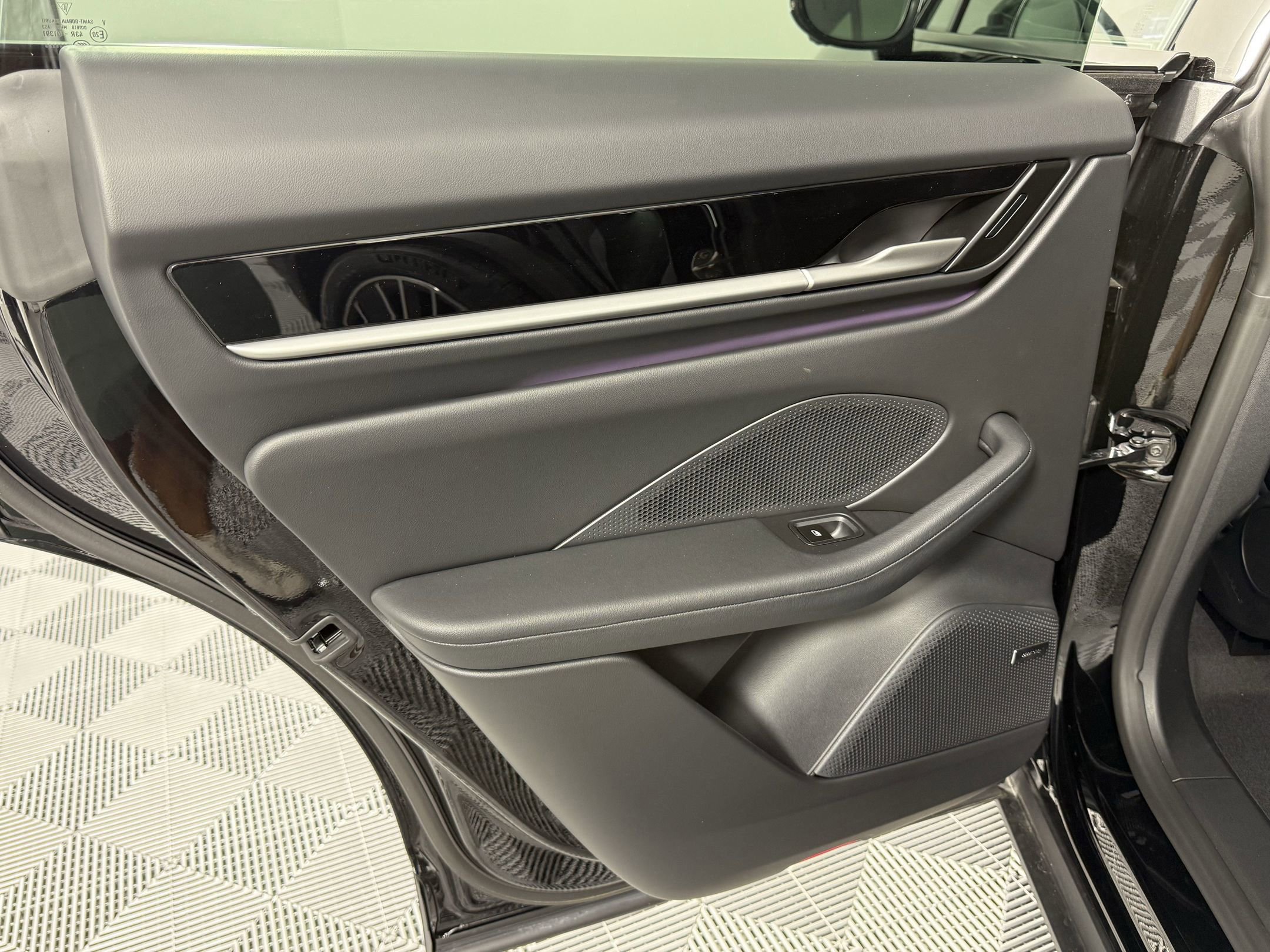 New 2025 Porsche Macan Electric image 24