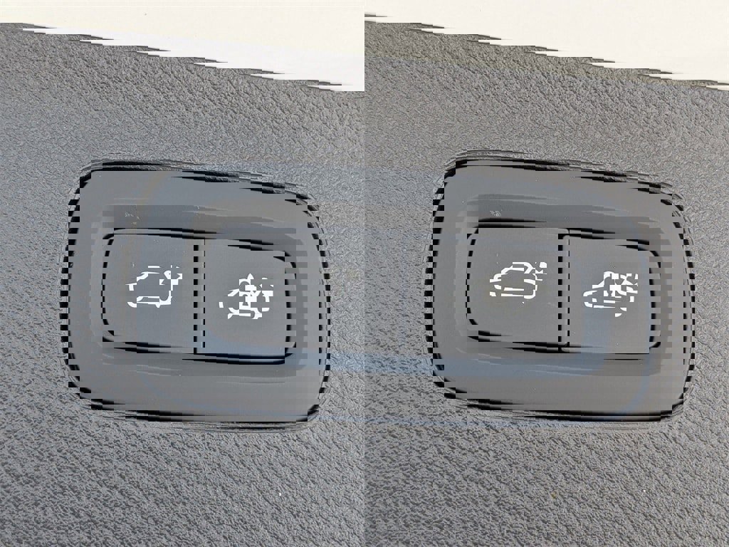 New 2026 Volvo XC90 B6 Plus w/ Protection Package Premier image 13