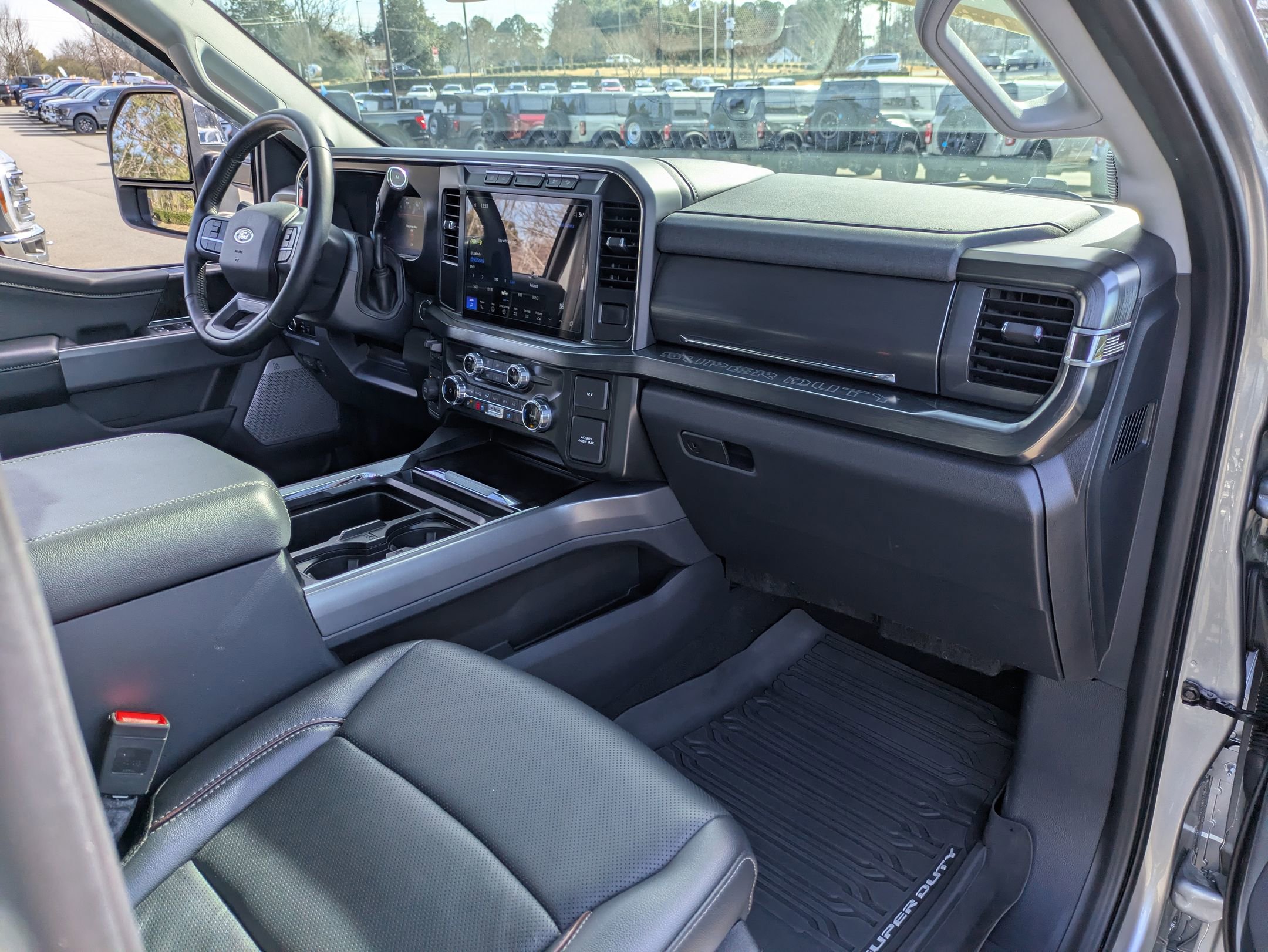 Certified 2024 Ford F350 Lariat w/ Chrome Package image 43