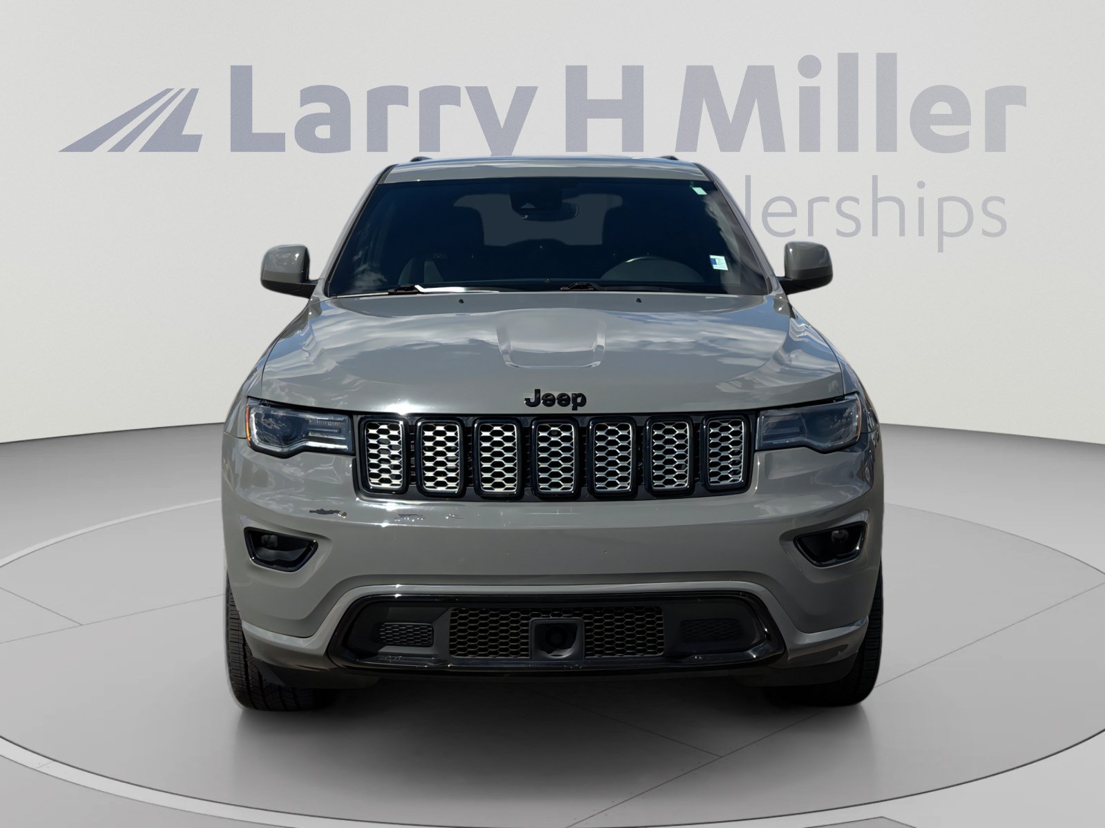 Used 2020 Jeep Grand Cherokee Altitude AWD/4WD image 9
