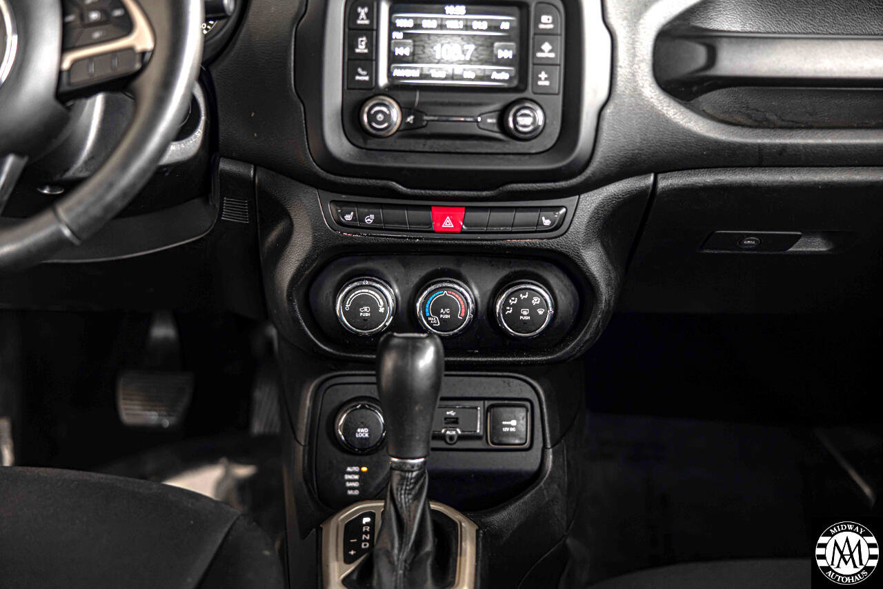 Used 2015 Jeep Renegade Latitude w/ Cold Weather Group II image 33