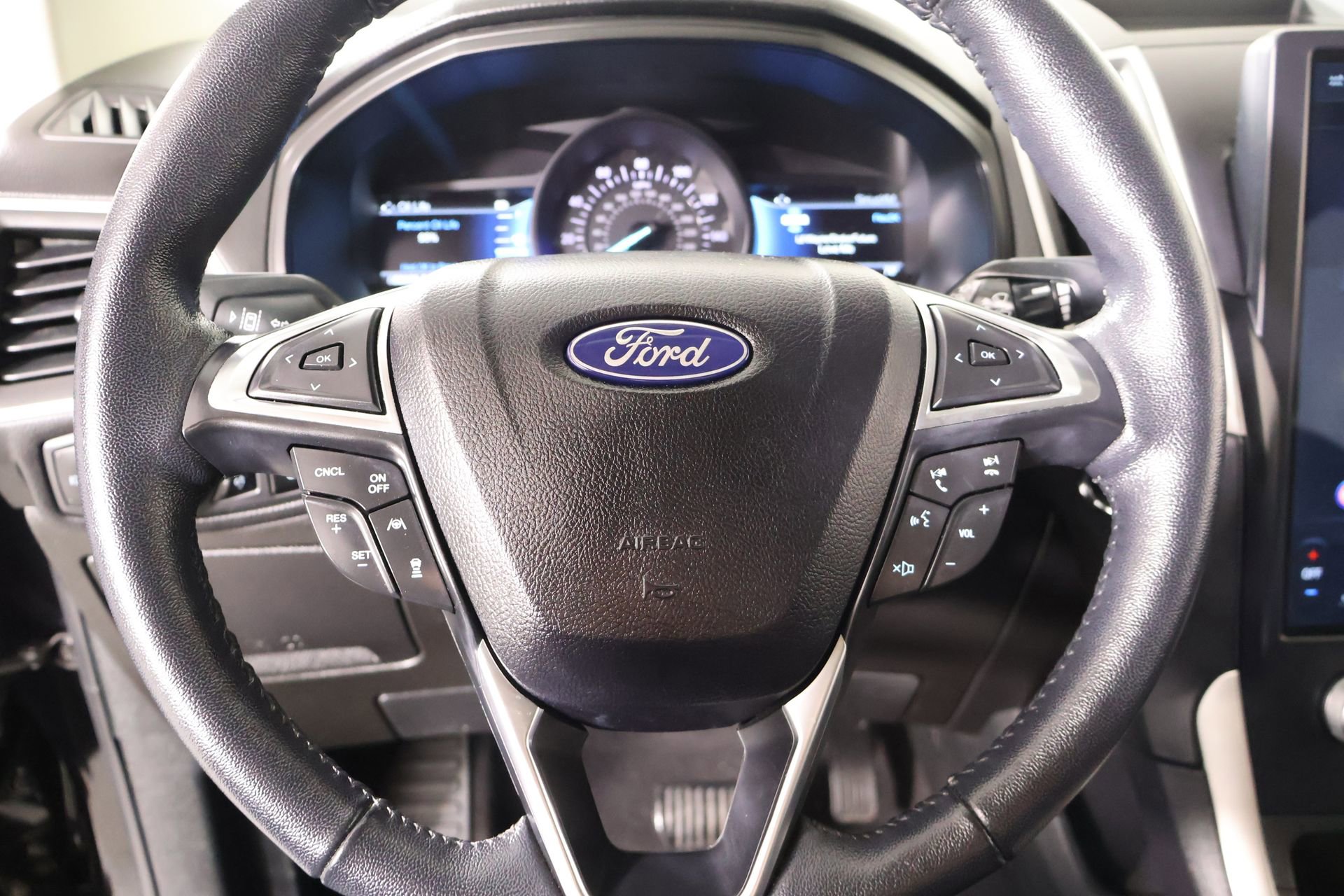 Used 2023 Ford Edge SEL w/ Convenience Package AWD/4WD image 3