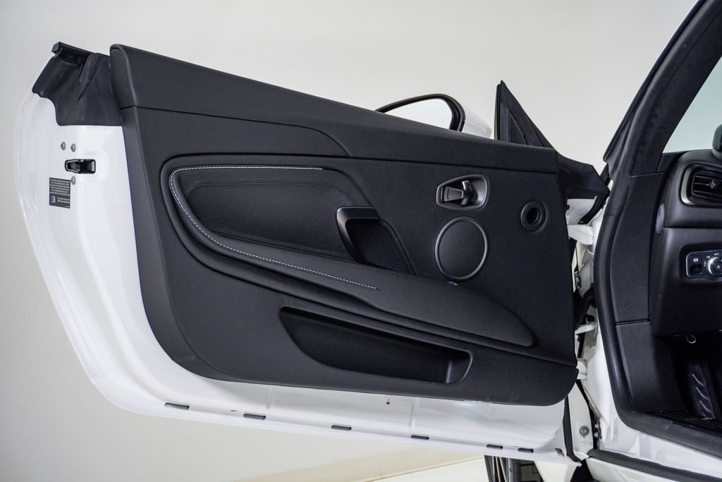 Used 2021 Aston Martin DB11 Coupe image 32