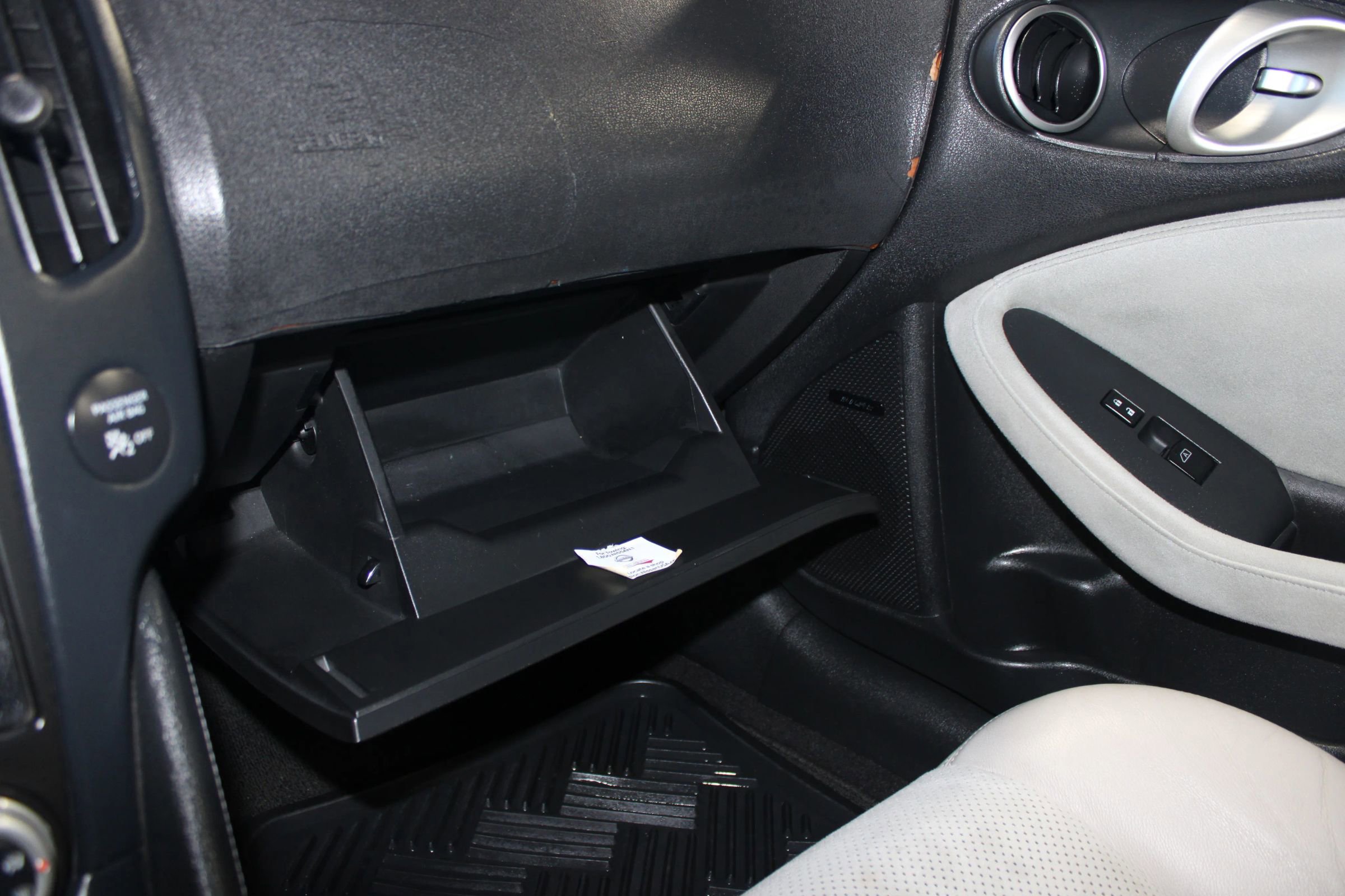 Used 2009 Nissan 370Z Touring w/ Sport Pkg image 18