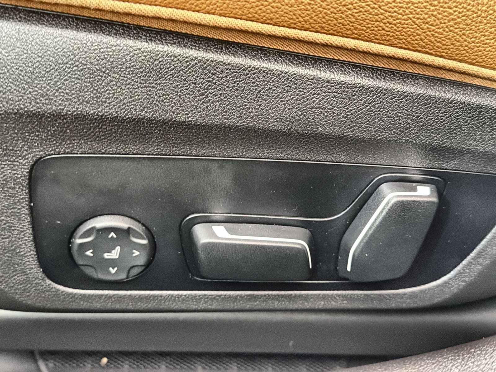 Used 2024 BMW 330i xDrive Sedan w/ Premium Package image 14