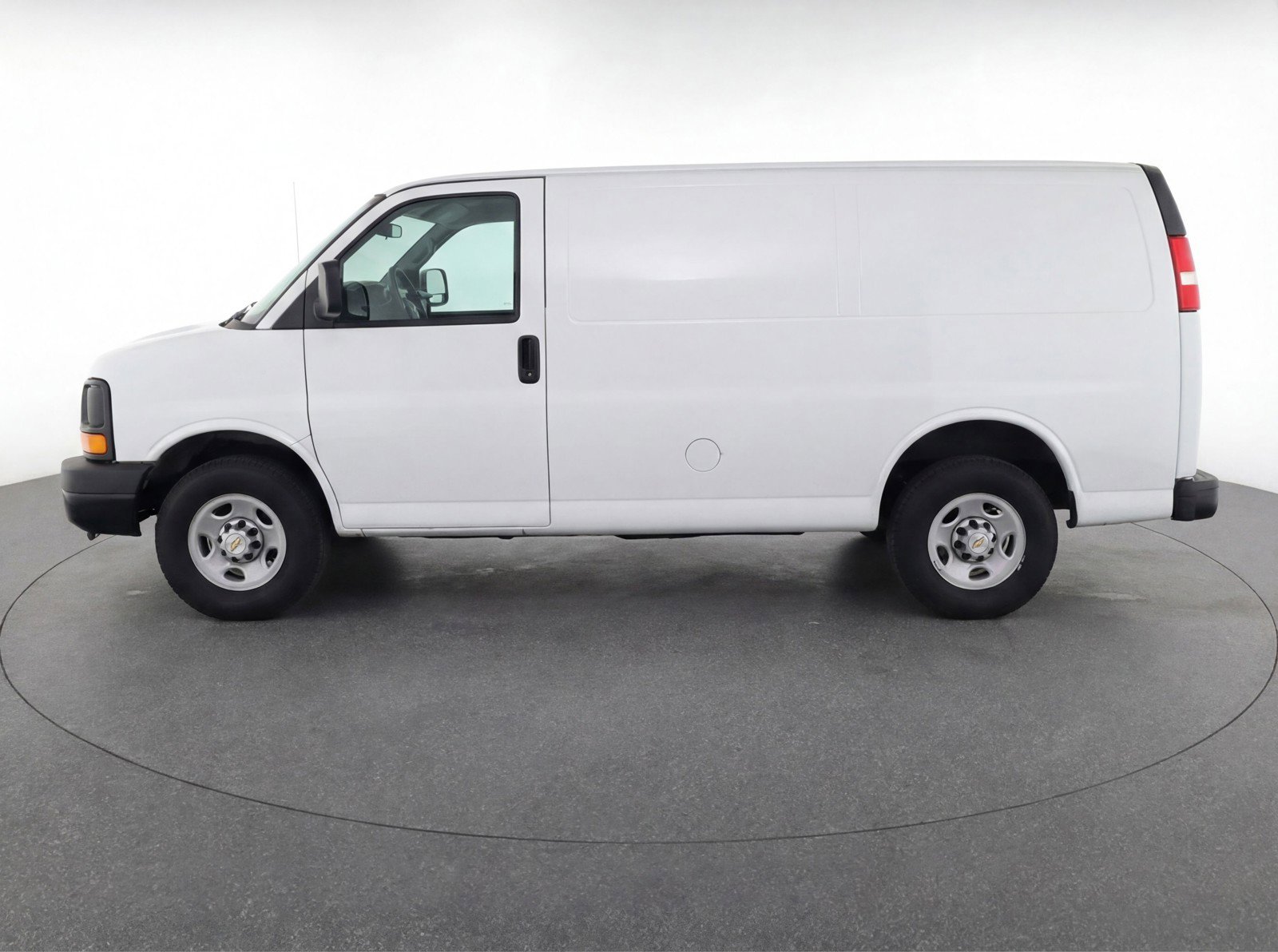 Used 2025 Chevrolet Express 3500 LT w/ LT Preferred Equipment Group image 5