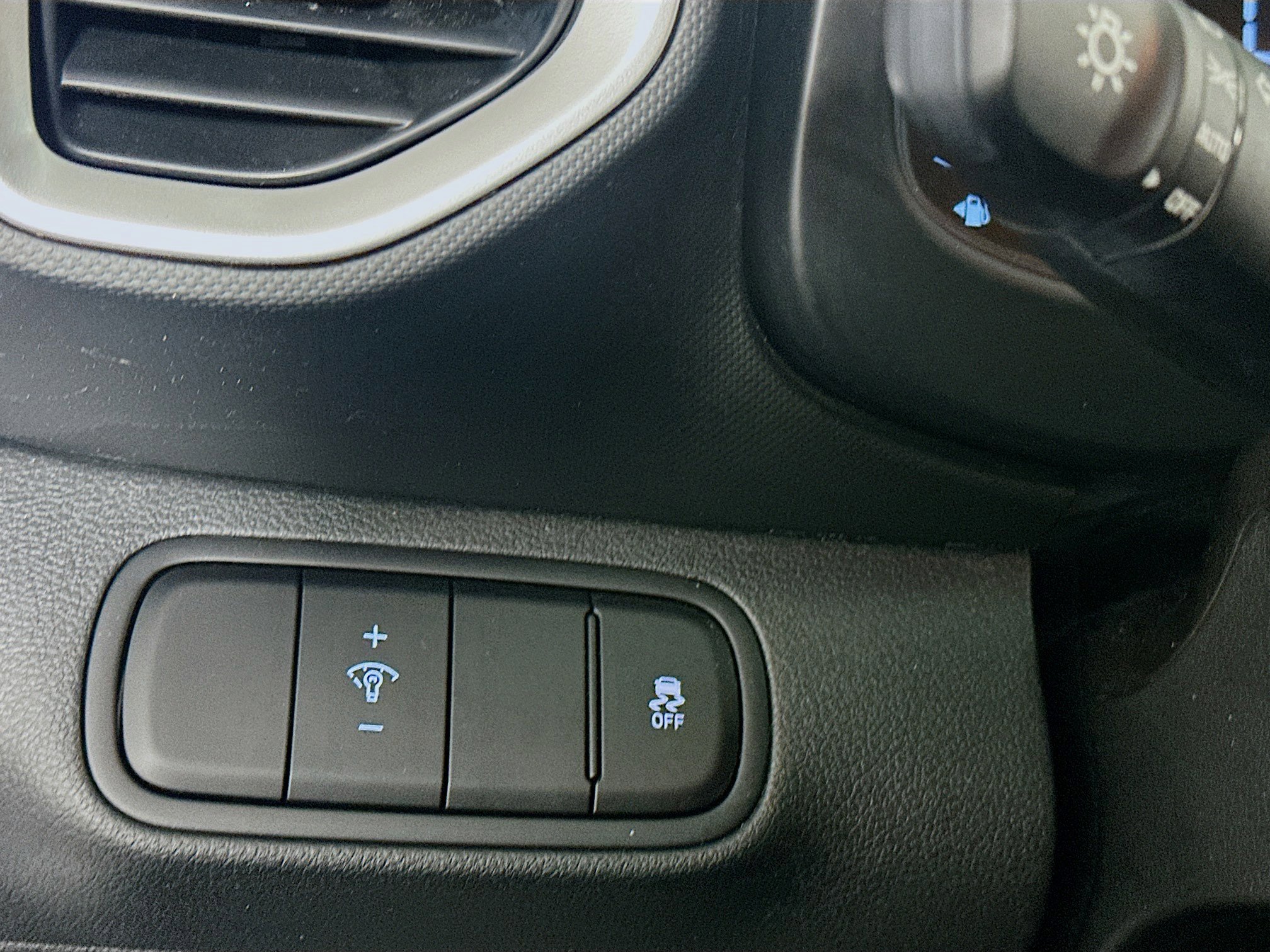 Used 2024 Hyundai Venue SEL image 17