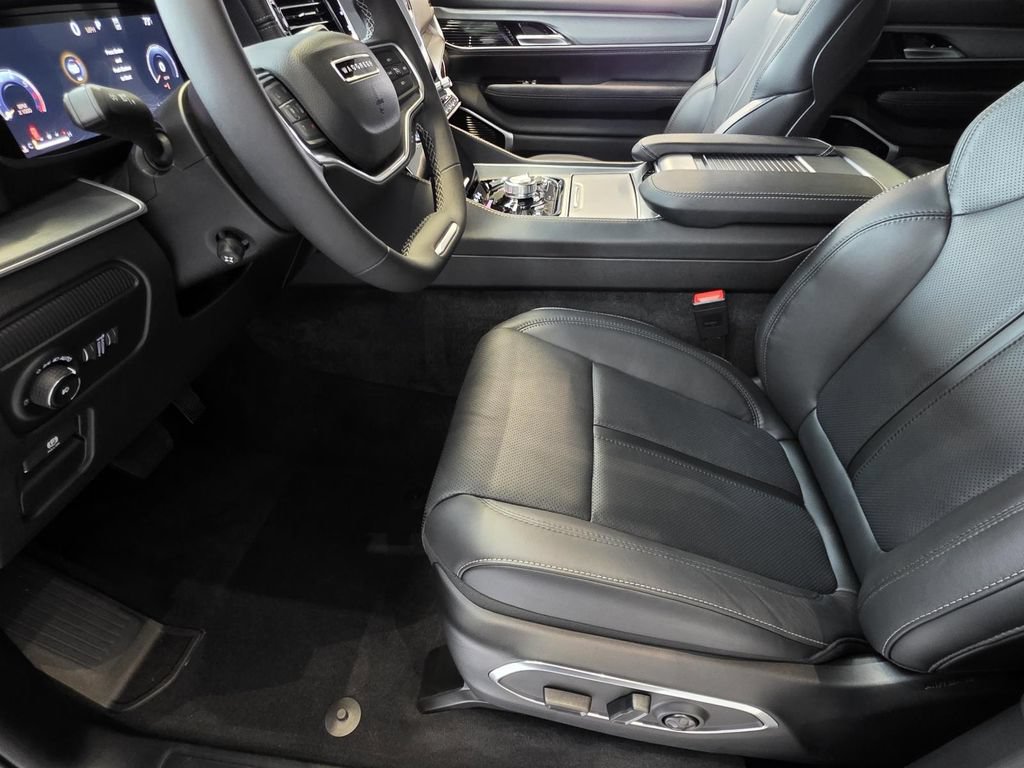 New 2025 Jeep Wagoneer L Series III w/ Premium Group I AWD/4WD image 7